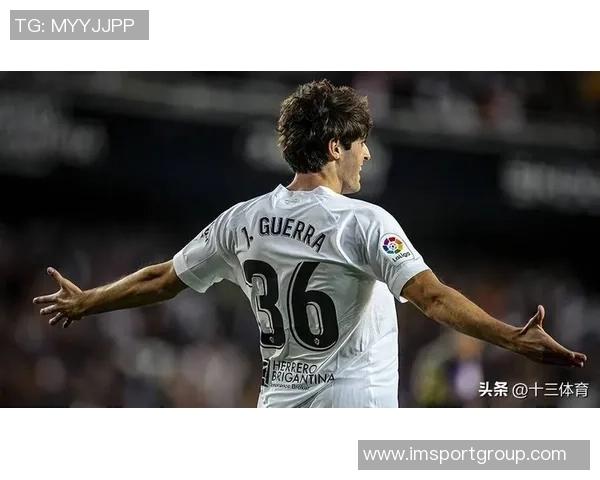 吉马良斯赛前提醒埃斯特旺对方后卫可能失误助攻成功喜悦分享