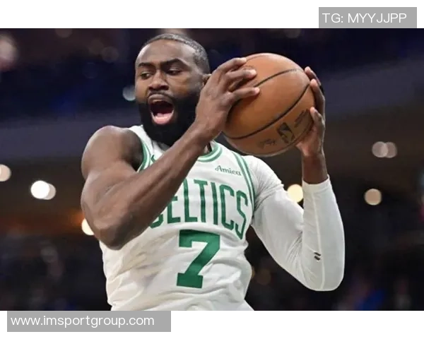 凯尔特人开季遭遇三连败杰伦布朗表现抢眼场均近30分