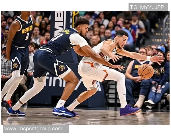 布克全能表现助力球队胜利12投仅4中却贡献18分5篮板5助攻正负值高达14